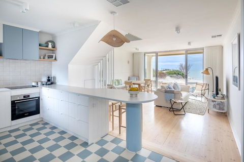 Pearl, Designer Beachfront Retreat, Semaphore Park - Accommodation Bookings 0