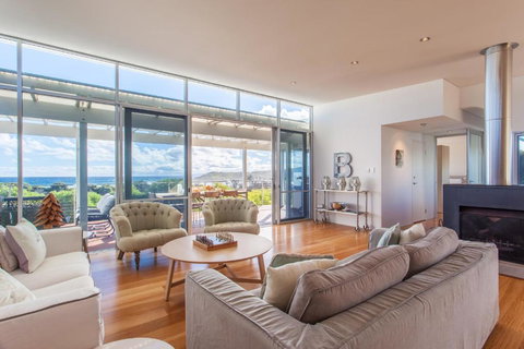 Percy Street I Private Properties - Accommodation Bookings 1