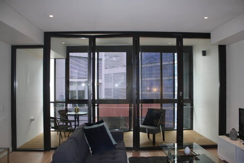 Perfect Large One Bedroom Plus Study - ALB09518 - Accommodation Bookings 1