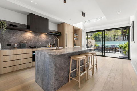 Perfect Vacation Home W Terrace & Private Garage - Accommodation Bookings 0