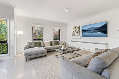 Perfectly Located 4-Bed House In Kensington - Accommodation Bookings 0