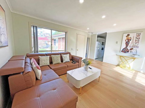 Pet-Friendly Retreat 2BR Ringwood Prime Location - Accommodation Bookings 3