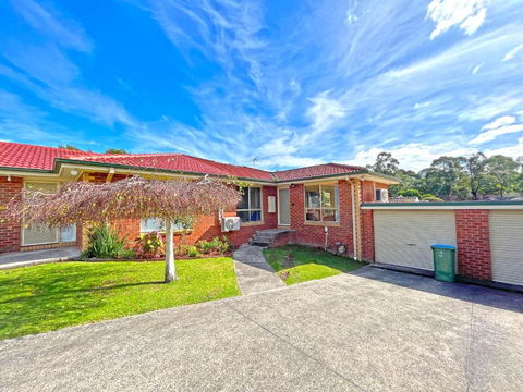 Pet-Friendly Retreat 2BR Ringwood Prime Location - Accommodation Bookings 1