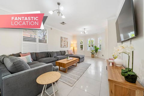 Petal And Bloom - 3BR Family CBD - Accommodation Bookings 0