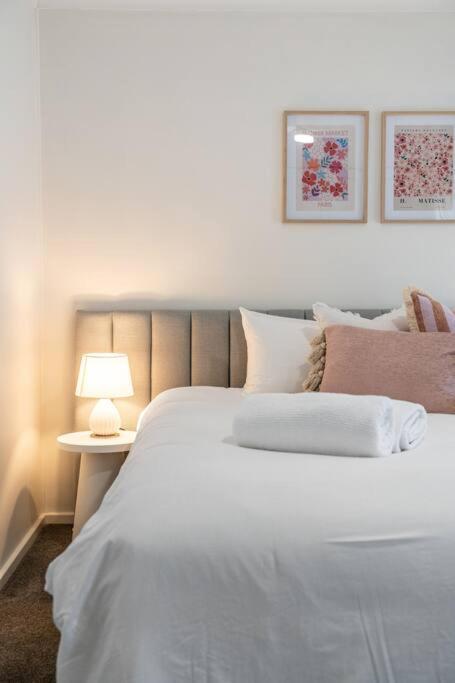 Petal And Bloom - 3BR Family CBD - Accommodation Bookings 2