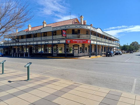 PETERBOROUGH HOTEL - Accommodation Bookings 0