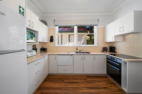 Pine Lodge - Accommodation Bookings 2