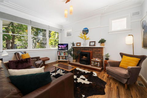 Pine Lodge - Accommodation Bookings 1