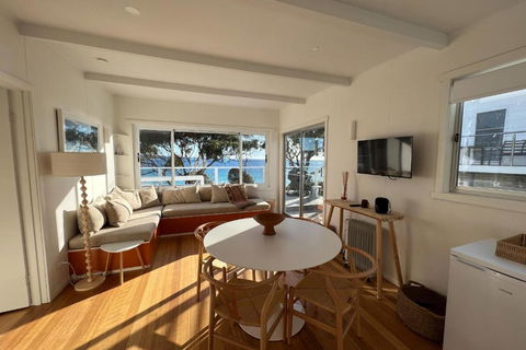 PIPI SHACK - Iconic Waterfront Shack Binalong Bay - Accommodation Bookings 2
