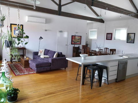 Pips On Mitchell - Beautiful Historic Apartment - Accommodation Bookings 2