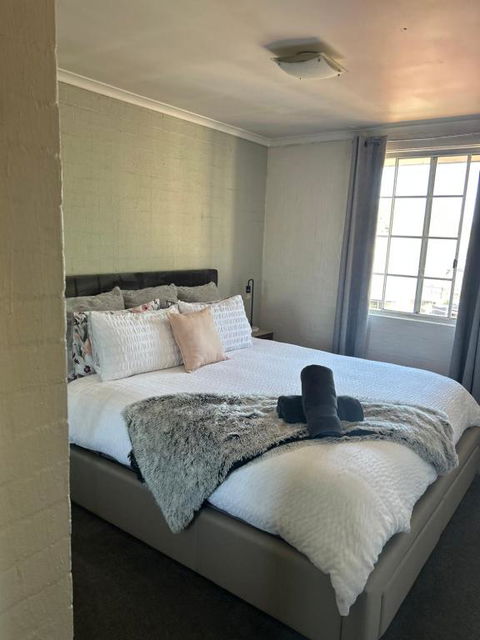 Plush 2 Bedroom Apartment Kingston - Accommodation Bookings 0