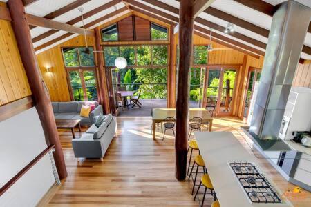 Pole Home In Paradise @ Kuranda - Accommodation Bookings 2