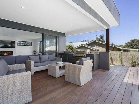 Pool And Spa - 300m Walk To Beach - Accommodation Bookings 2