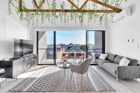Portside Paradise - Steps Away From The Port - Accommodation Bookings 0