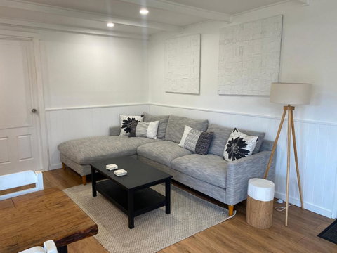 Pet Friendly Cozy Cabin - Accommodation Bookings 2