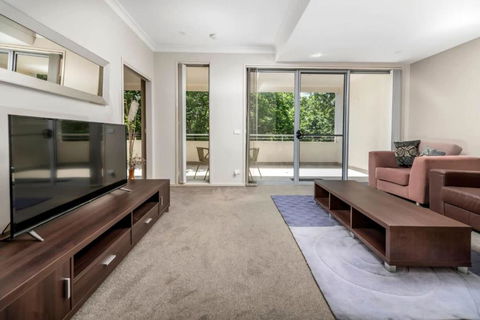 Quiet Apartment In Braddon ACT - Accommodation Bookings 3