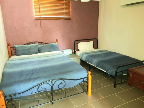 Quiet 2 Bedroom Farm House - Accommodation Bookings 2