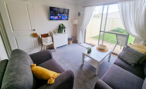 Queen Bed Apartment- No Sharing, Your Very Own Space - Accommodation Bookings 1