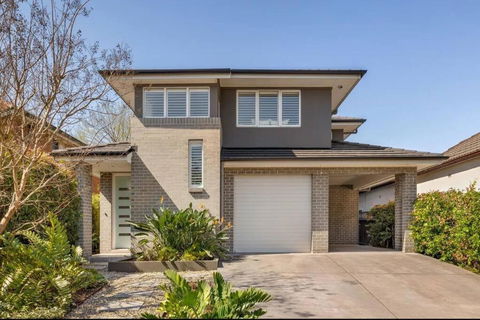 Quite Luxurious House With Pool 220m To Railway Station - Accommodation Bookings 1
