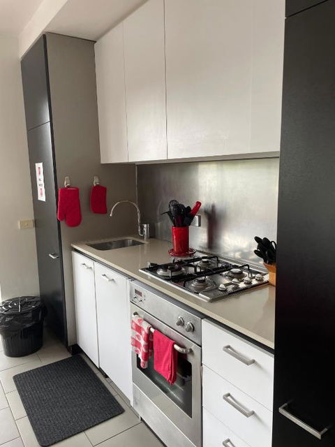 Radiance - Chic Fitzroy Street Apartment - Accommodation Bookings 2