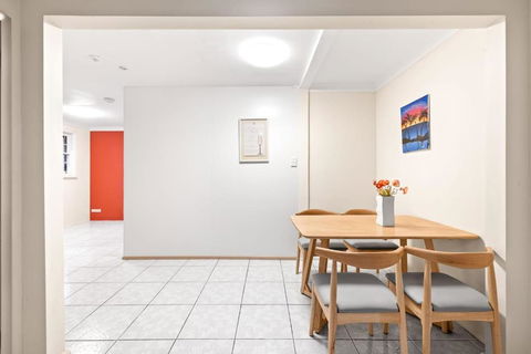 Quaint Queen Room In Pymble - Private Spot - Shared Bathroom - Accommodation Bookings 3
