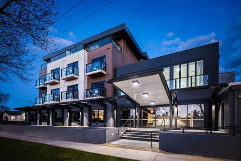 Quality Hotel Lakeside - Accommodation Bookings 0