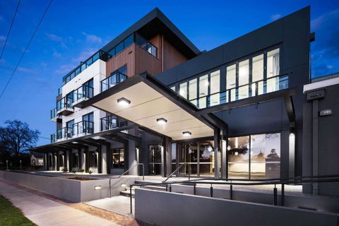Quality Hotel Lakeside - Accommodation Bookings 1