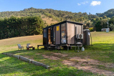 Rae At Lake George Winery By Tiny Away - Accommodation Bookings 0