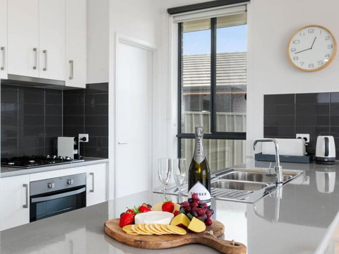 Putters Paradise 25-30 Troon Drive - Accommodation Bookings 3