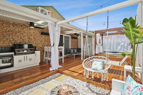Private Outdoor Spa, Fire Pit - THE RETREAT COOLUM BEACH - Accommodation Bookings 2