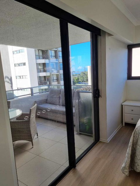 Private Bedroom And Bathroom In A Shared Apartment - Accommodation Bookings 0