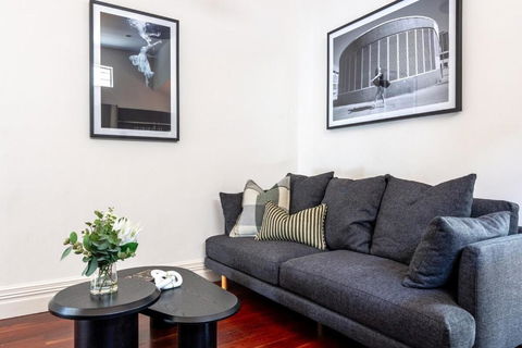 Prahran Timeless & Modern Haven, With Parking - Accommodation Bookings 1