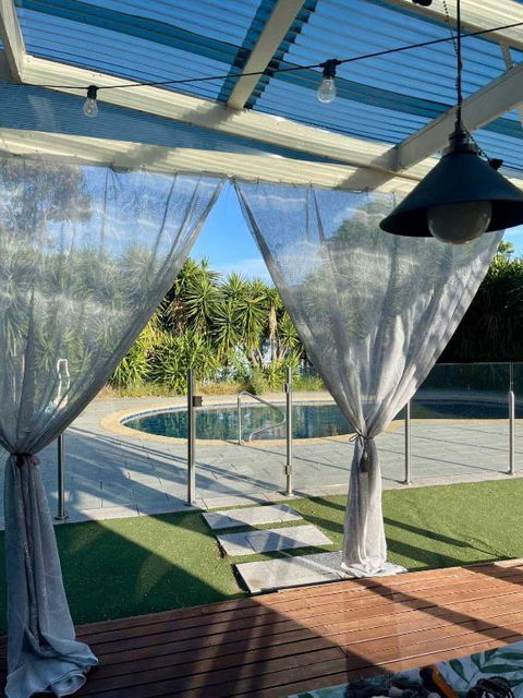 Prime Glen Huntly Beauty - 4BR Family Home W Pool - Accommodation Bookings 1