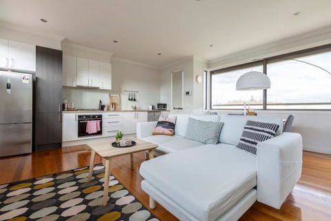 Primrose - Chic Mid-Century Style In Brunswick - Accommodation Bookings 0