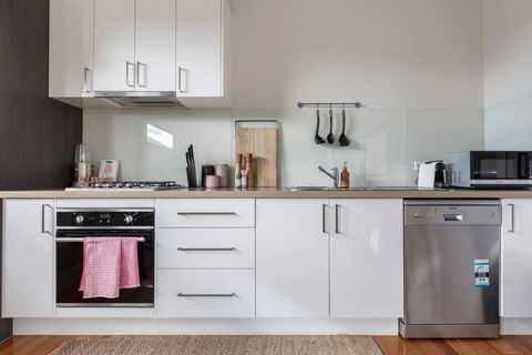 Primrose - Chic Mid-Century Style In Brunswick - Accommodation Bookings 2