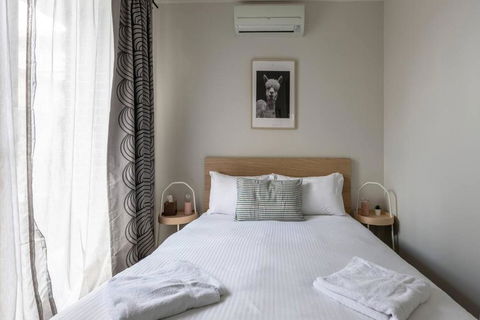 Primrose - Chic Mid-Century Style In Brunswick - Accommodation Bookings 3