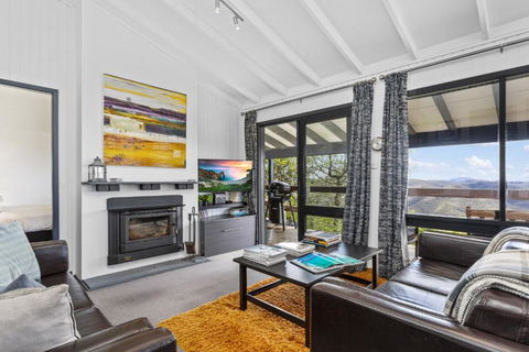 Pristine Mountain Retreat With Expansive Views - Accommodation Bookings 0