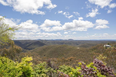 Pristine Mountain Retreat With Expansive Views - Accommodation Bookings 1