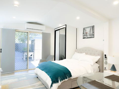 Private, Local Living Studio In Mascot, Airport - Accommodation Bookings 0