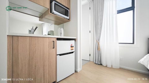 Private Suite With Queen Bed TV - Room 11 - Accommodation Bookings 2