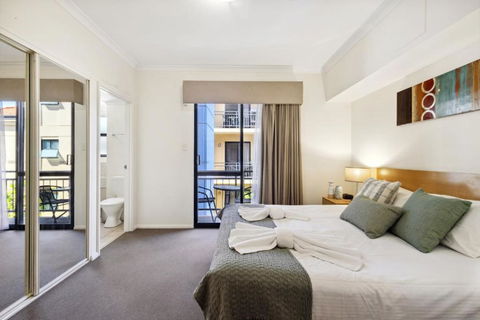 Prized Perth Retreat 1BDR - Accommodation Bookings 2