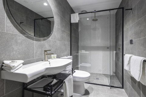 Q Squared Serviced Apartments - Accommodation Bookings 3