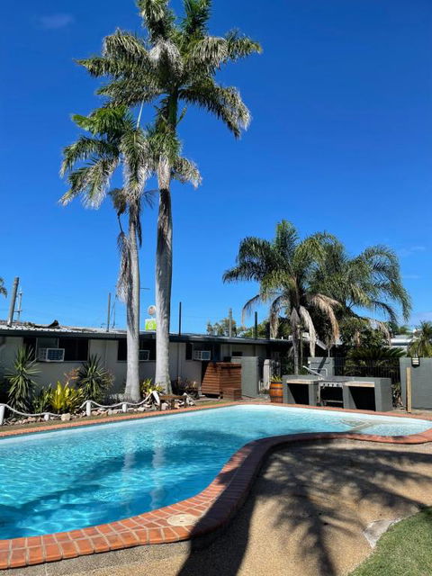 Queens Beach Hotel - Accommodation Bookings 2