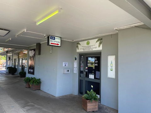 Queens Beach Hotel - Accommodation Bookings 1