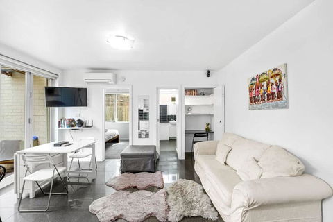 Quiet And Peaceful Beachside 1BR Retreat W Parking - Accommodation Bookings 0