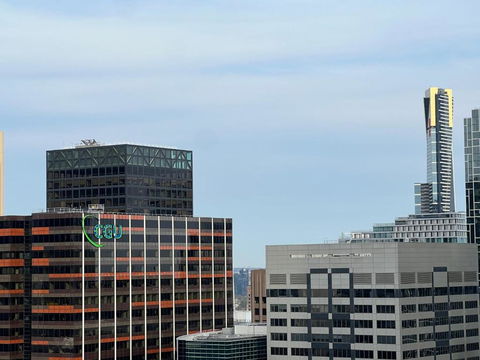 Quiet CBD 3b2b Apartment + Free Parking - Accommodation Bookings 0