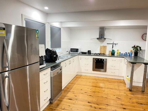 Quiet, Cozy And Calm 3 Bedroom House. - Accommodation Bookings 2