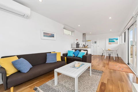 Quiet, Luxurious Guest House - Couples Retreat - Accommodation Bookings 3