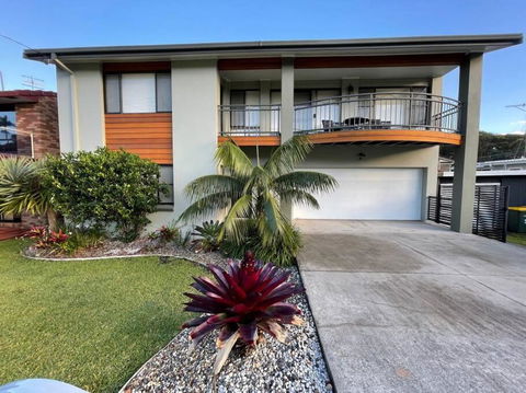 Rainbow Beachhouse - Deluxe, Pristine Location - Accommodation Bookings 0