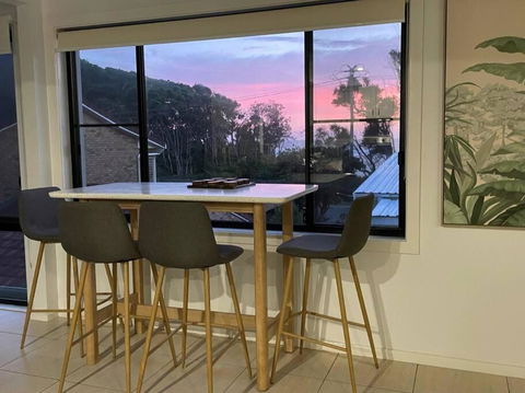 Rainbow Beachhouse - Deluxe, Pristine Location - Accommodation Bookings 1